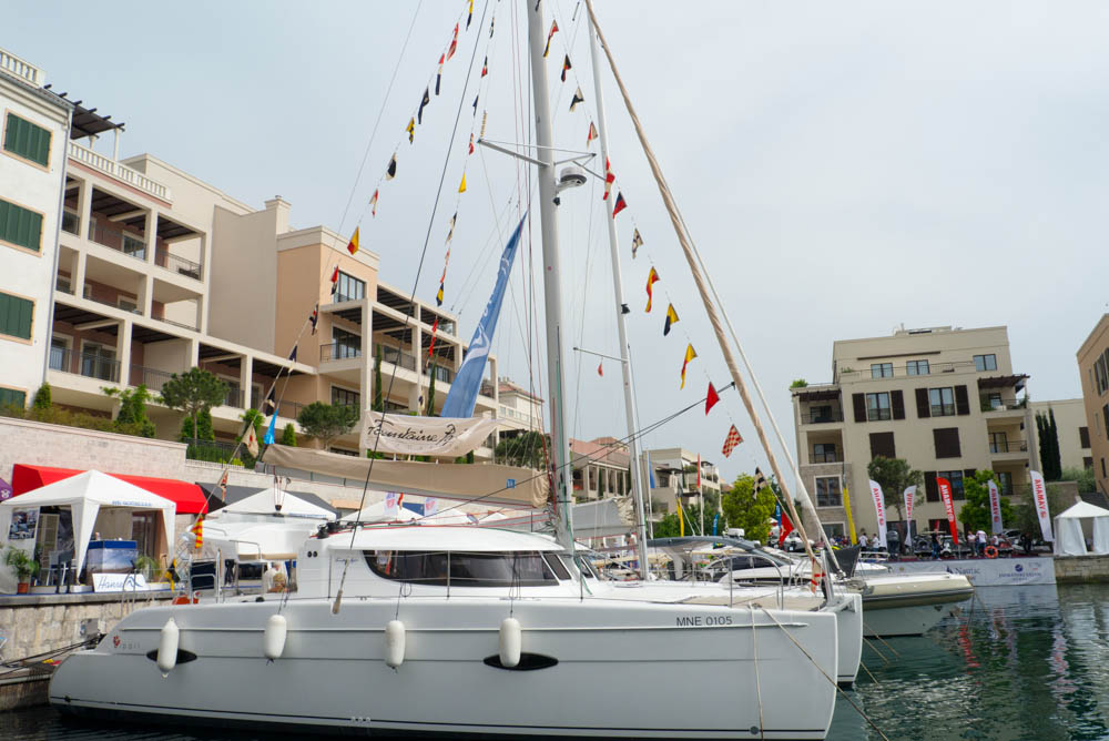 Катамаран на выставке Nautic Show в марине "Порто Монтенегро" в Тивате. Фото: Balkanpro.ru